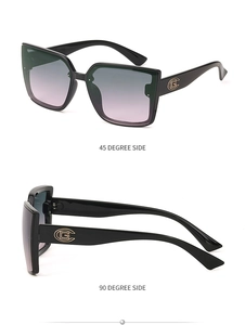 Détail de lunettes de soleil carrées avec logo doré et verres dégradés rose
