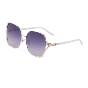 Women's oversized polarized sunglasses with diamond fox head and gradient lenses