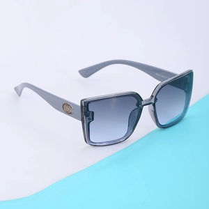Lunettes de soleil carrées dégradées pour femmes avec monture bleue transparente