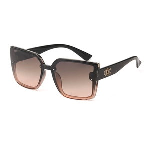 Lunettes de soleil oversize pour femmes avec monture noire, verres dégradés et logos dorés