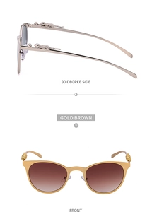 Dettaglio occhiali da sole cat-eye marrone oro con decorazione a testa di leopardo in metallo