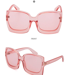 Detail der rosa übergroßen quadratischen Sonnenbrille mit goldenen T-Scharnieren auf weißem Grund