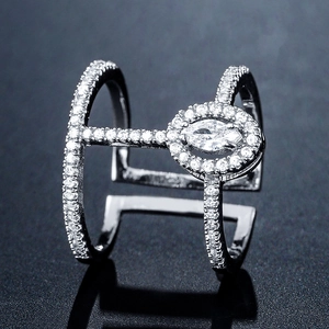 Bague ouverte géométrique double couche avec pierre marquise et pavé de zircons brillants