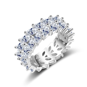 Bague ajourée élégante en zircons taille marquise avec finition plaquée argent