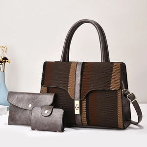 Ensemble de trois sacs à main avec cabas tissé à rayures brunes et pochette en similicuir
