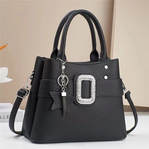 Elegant black lychee leather handbag with diamond-encrusted O-ring and star charm