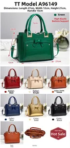 Vue détaillée du sac à main à motif pierre avec nœud et intérieur à plusieurs compartiments