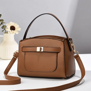 Sac à main marron pour femme texture litchi avec fermoir tournant doré et bandoulière