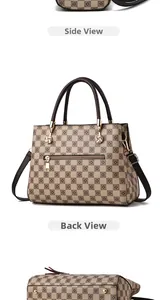 Vue détaillée du sac à main à damier avec doubles poignées et détails dorés