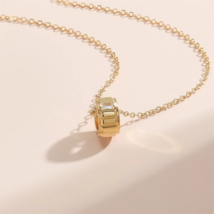 Collier Pendentif Cylindre Minimaliste Cuivre Zircone Chaîne Clavicule Bijoux De Luxe Légers Pour Femmes