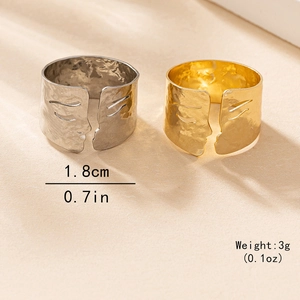 Bagues visages abstraites martelées en or et argent au design minimaliste élégant