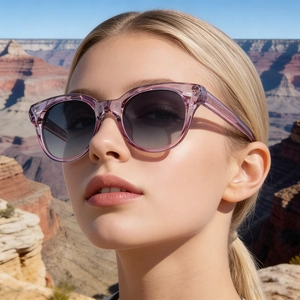Lunettes de soleil œil-de-chat roses à verres dégradés avec un fond de grand canyon