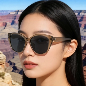 Occhiali Da Sole Occhio Di Gatto Moda Lenti TAC UV400 Montatura PC Metallo Decorazione Rivetti Esterno Viaggio Donne