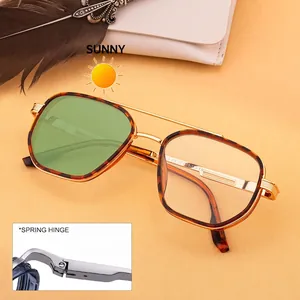 Square aviator photochromic sunglasses with tortoiseshell frame and golden spring hinges