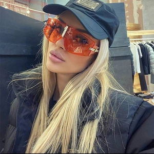 Oversized One Piece Shield Sunglasses Polycarbonate Frame UV400 Protection Metal Sword Decor Futuristic Punk Eyewear Women Men