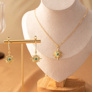 Parure élégante en or octagramme avec perles turquoise sur collier et boucles