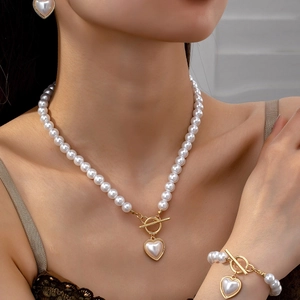Élégant Collier Bracelet Boucles Oreilles Künstliche Perles Imitation Cœur Vintage Alliage Pendentif Cœur Fermoir Cabilllot Femmes