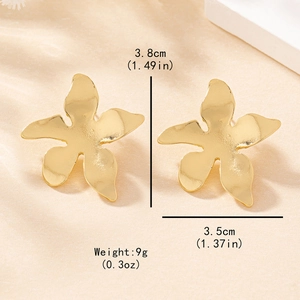 Elegant gold flower earrings in vintage style with textured 3D petals for daily wear