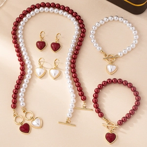 Parure de bijoux élégante en perles avec collier, bracelet et boucles d'oreilles