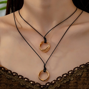 Minimalist Interlocking Three Circles Pendant Necklace Alloy Geometric Jewelry With Black Cord For Men Women
