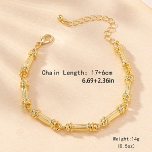 Bracelet élégant à maillons dorés avec fermoir mousqueton et chaînette réglable