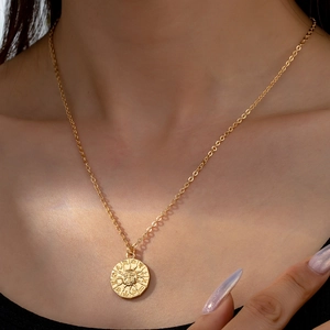 Sun Coin Zodiac Pendant Necklace Vintage Relief Zinc Alloy Jewelry For Women Bohemian Elegant Accessory