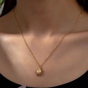 Retro Alloy Sun Pendant Necklace With Sunface Relief Bohemian Elegant Vintage Style Jewelry For Women Fashion Accessory