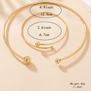 Ensemble de bijoux choker à perles et bracelet ouvert minimaliste doré en métal poli