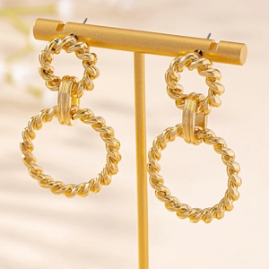 Boucles d'oreilles pendantes torsadées dorées avec design rétro texturé pour femmes