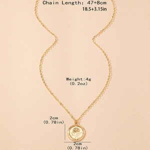 Rose coin necklace in 18K gold finish with 47cm chain length and 2cm floral pendant