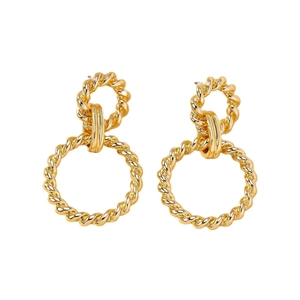 Boucles d'oreilles doubles anneaux dorés avec design torsadé et fini métallique élégant