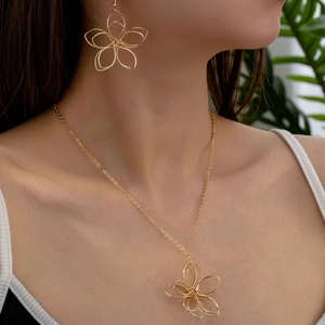 Collier Et Boucles D'oreilles Élégants Fleur Creuse Alliage Plaqué Or Pour Femmes Mode Style Minimaliste Boho