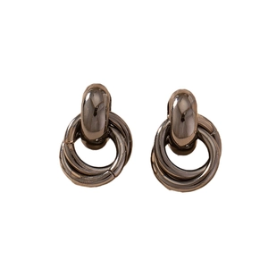 Boucles d'oreilles multicouches en métal gris anthracite avec anneaux entrelacés polis