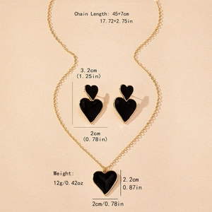 Parure élégante avec collier et boucles d'oreilles cœur dorés et émail noir
