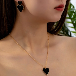 Parure De Bijoux Coeur Alliage Plaqué Or Émail Collier Et Boucles D'oreilles Pour Femmes Rétro Élégant