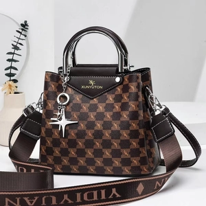 Chic checkered printed large tote bag with silver star pendant and metallic ring handles