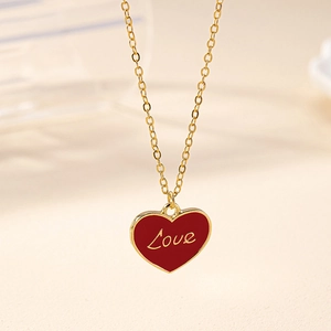 Collana minimalista in oro con ciondolo a cuore rosso Love e catena a maglie sottile