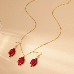 Fashionable red lips necklace and earrings jewelry set in gold finish for women