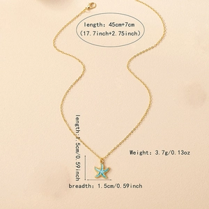 Collier doré avec pendentif étoile de mer bleue et détails de mesure de la chaîne