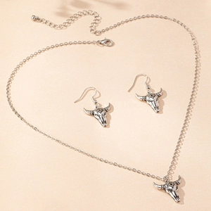 Retro bull head jewelry set featuring vintage silver necklace and hook earrings