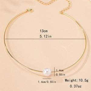 Collana girocollo minimalista in metallo dorato con perla bianca e specifiche