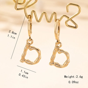 Detailed size measurement of bamboo texture gold letter B earring with 2.8cm height