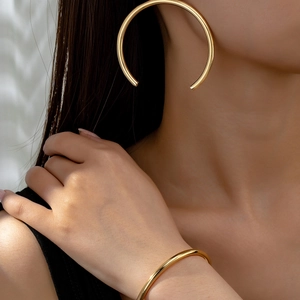 Boucles D'oreilles Créoles En Forme De C Et Bracelet Manchette Ouvert Alliage Poli Bijoux De Mode Pour Femmes