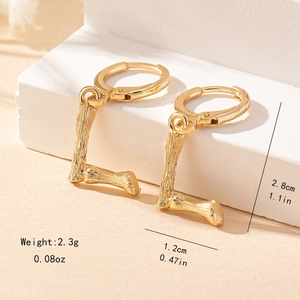 Detailed view of bamboo style letter L gold earring with 2.8cm height and 2.3g weight
