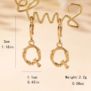 Detailed view of letter Q bamboo texture gold dangle earrings with dimension markers