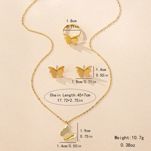 Parure bijoux papillon dorée élégante comprenant collier, boucles d'oreilles et bague