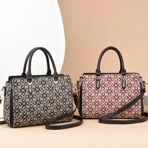 Borsa a mano chic con motivo geometrico a quadrifoglio e finiture dorate eleganti
