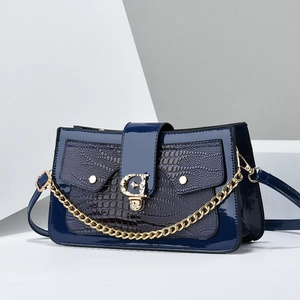 Sac bandoulière bleu marine motif lézard avec boucle G dorée et chaîne épaisse