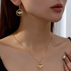 Collier Et Boucles D'oreilles Abeille Bijoux Alliage Plaqué Or Cadre Rond Creux Rétro Élégant Pour Femmes
