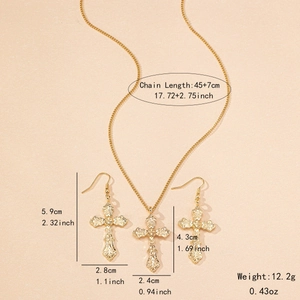 Parure de bijoux vintage dorée avec collier à croix baroque et boucles d'oreilles